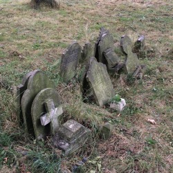 sightofthetombs:  Margravine Cemetery 