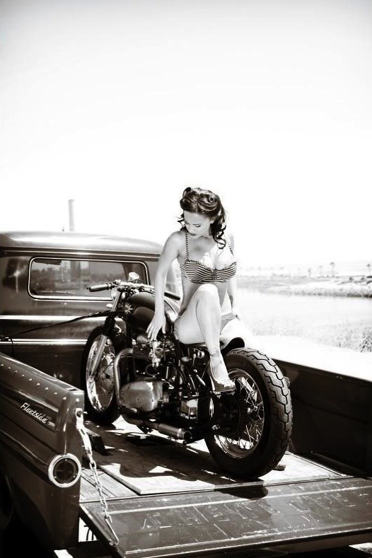 alternative-pinup:  Alternative Pin UpPin Up Twitter