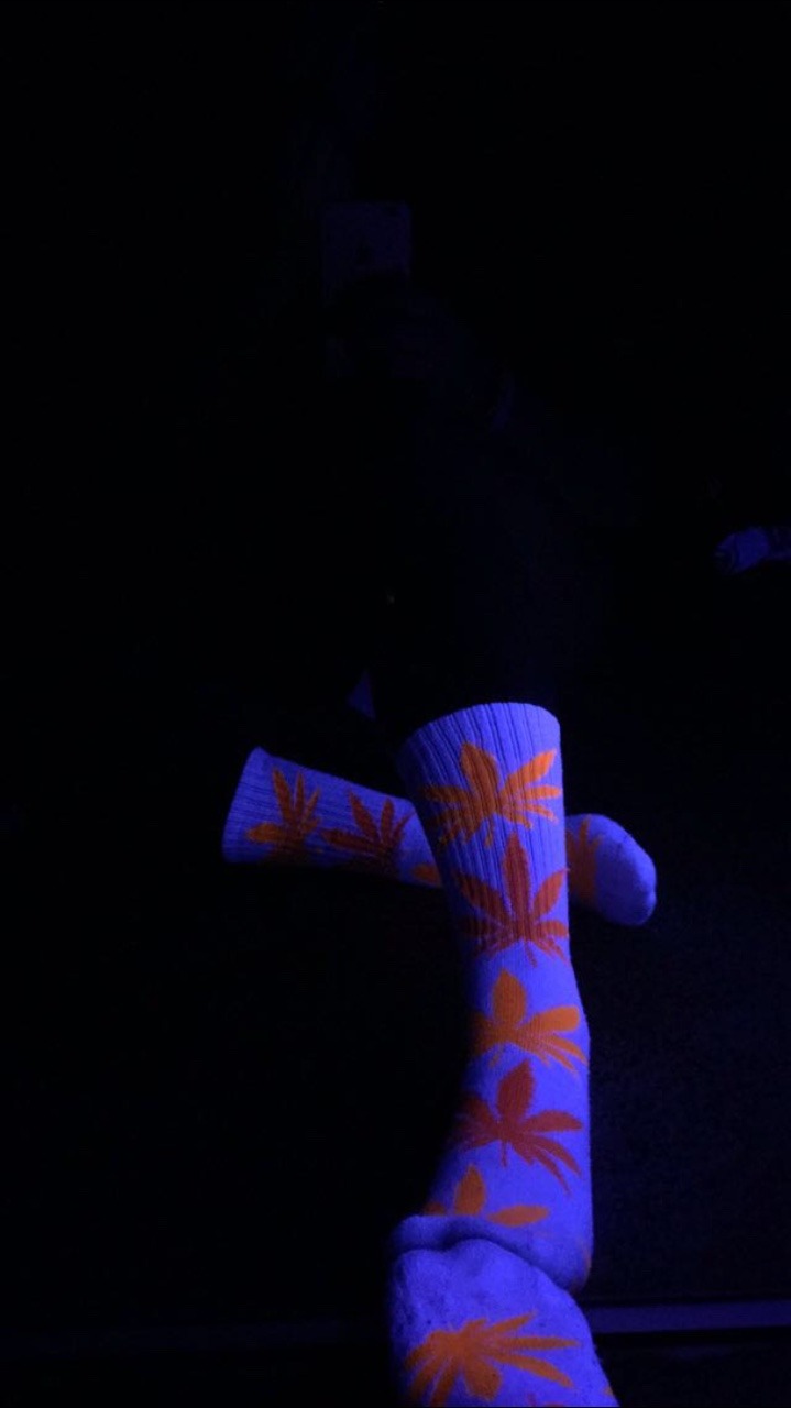 smokemeowttt:  Black lights are fun. 