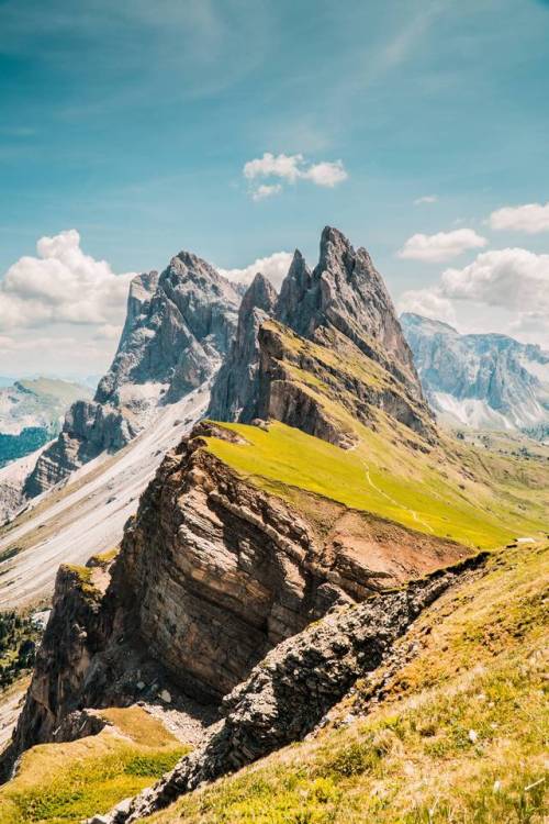 exploreelsewhere:Where green fields meet jagged peaks. Seceda, Italy. [OC][4000x6000] ✈