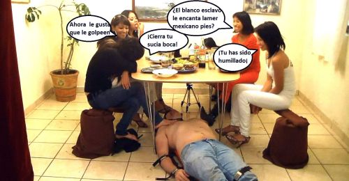 ¡Bajo los pies de mexicanas! :)Role play - Mexican girls & white boy: Pt.7 Under the table