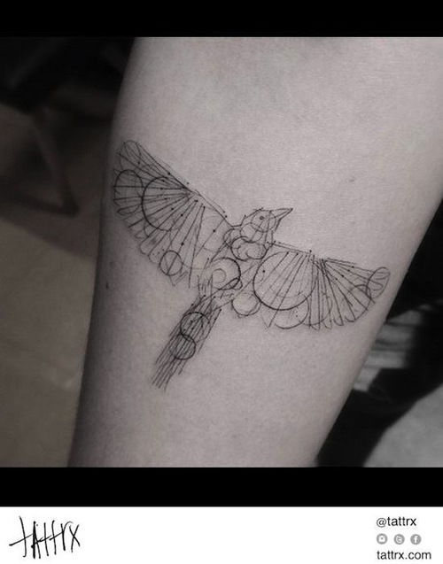 Há algo sobre as tatuagens …