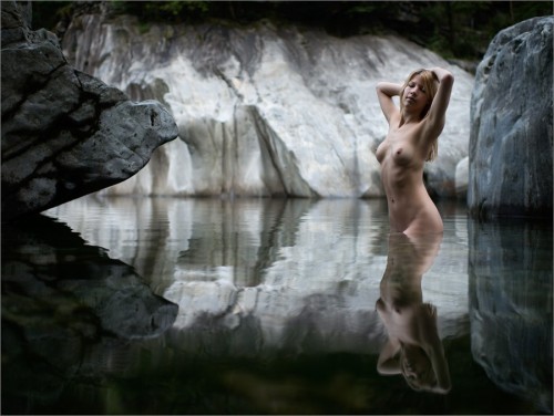 nudityandart:  Enjoying in the Water (by zurmuehle). See it: http://ift.tt/1zOca3u
