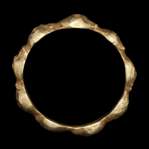 randomitemdrop: archaicwonder: Medieval Silver-Gilt Skull Ring, c. 16th Century AD