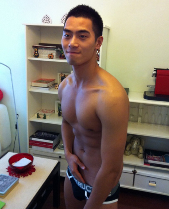 yumyumasianhunks:  yum yum Asian hunks. check out my blog