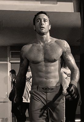 male-celebs-naked:  Alex O’Loughlin 2See more here