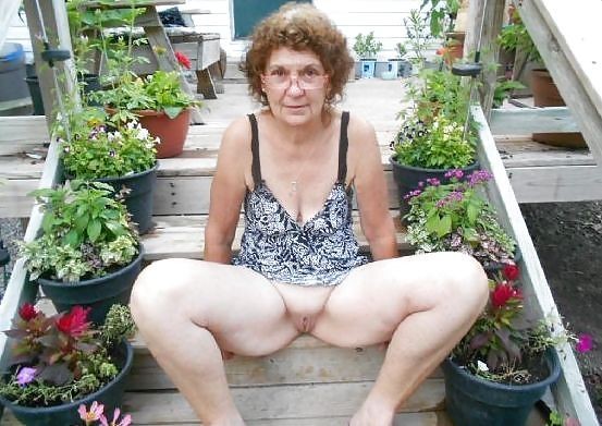 big-thigh-lover:  Damn grandma got a nice set of thighs on her!