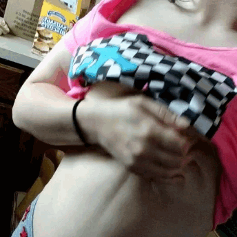lilblushingtulips: such a naughty lil girl~