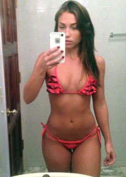 sexyselfiegirl:  Sexy selfpic , follow us here for more pics : http://sexyselfiegirl.tumblr.com/