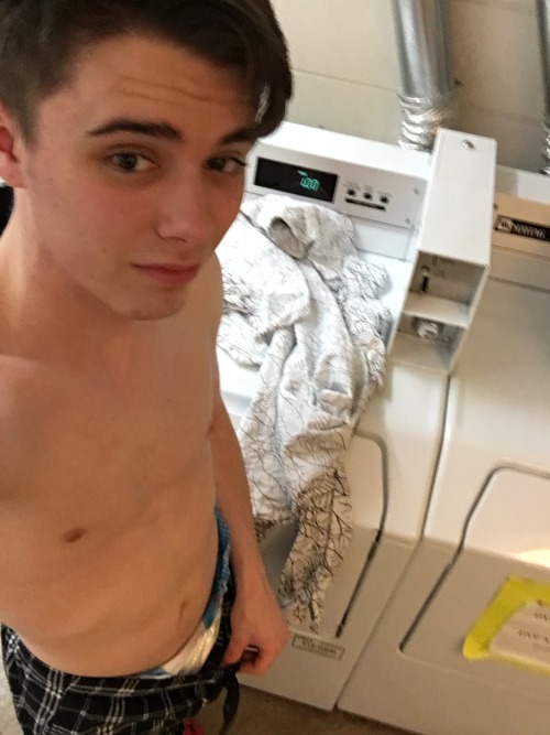 tbdlcian:Doing laundry and homework padded is so productive