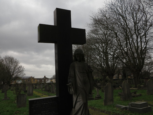 Tottenham Cemetery, London; 26.1.2020