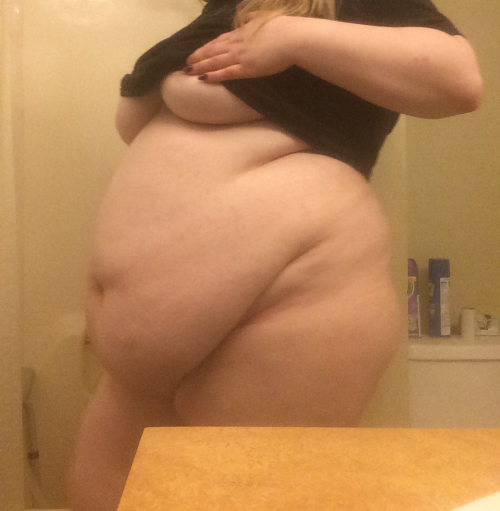 http://supersizebbw.tumblr.com/post/89366237457