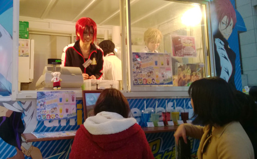 brumalbreeze:ozeanflug and I went to Ikebukuro today to check out the Free! beverage truck! I swear 