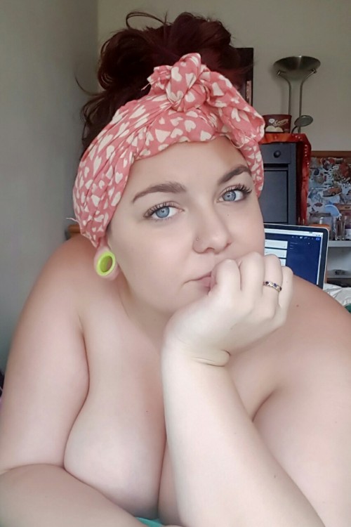 colormequietnow: Head scarves, nudity &amp; Netflix ✌