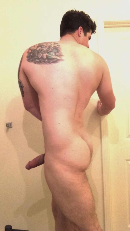 thejockstrapenthusiast:  straightdudesexting:  Straight beefy dad  FUCK   i would make that fit in my ass