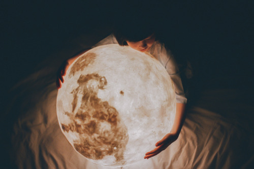 fer1972: The Moon in her Hands: Photography by Steve Chen