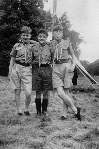 school-nostalgic-memories:Oh dear the boy on the right of the picture will have to