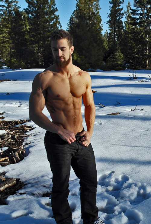 malearmpits:  machodesungao:  http://machodesungao.tumblr.com/  Great abs!