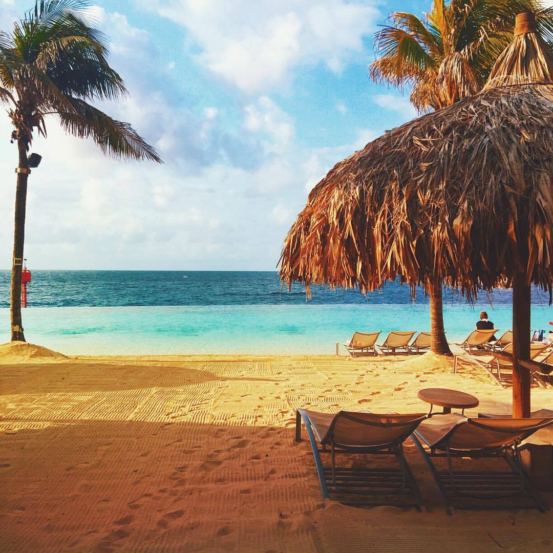 nythroughthelens:
“ Morning vibes in Curacao.
This may be one of my most favorite beach views and its in the hotel (Renaissance Curacao)! Have a long day of shooting ahead. Follow along behind the scenes on Snapchat: travelinglens ☀️
—–
Come say hi...