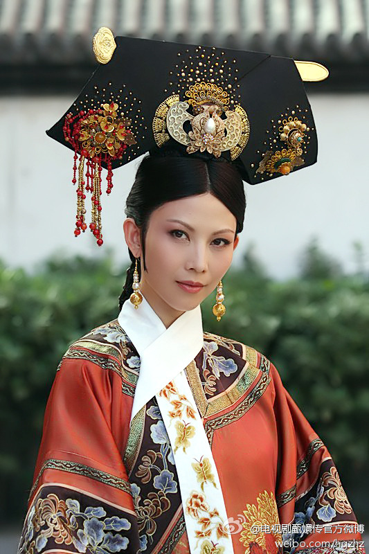 pyongland:   Ada Choi as Empress. Pure awesome. Her costumes and golden head pieces