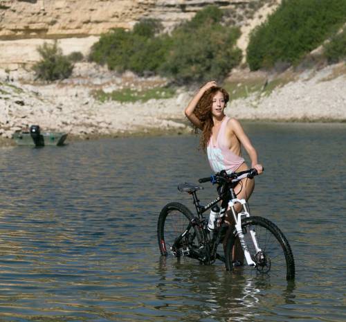 La voisine à vélo