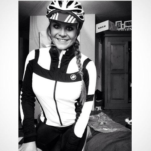 dfitzger:  By @zoe__wilson: In love with my new Ladies Castelli Elemento 7XAIR Windstopper Jacket! R