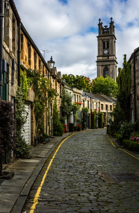 Circus Lane, Edinburgh / Scotland (by Jules Kllr).