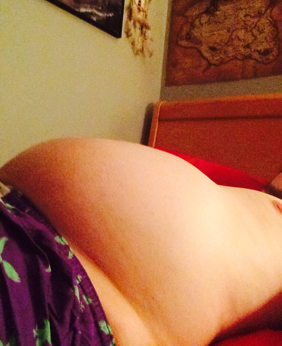 bellylover111:  I literally look like a human balloon xD my gut just keeps expanding!!!
