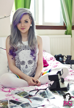 maisiesuicidesworld:  shutterbug :) follow for repost~ 