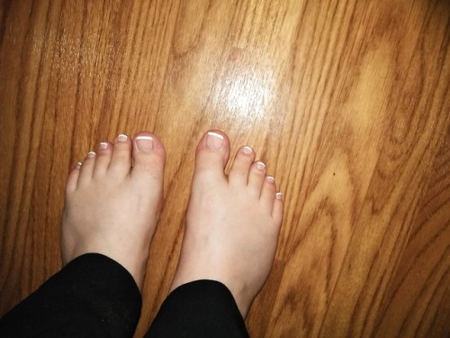 goddessmagnoliasworld: Did my toes last night and love them. But know what would make them better? A