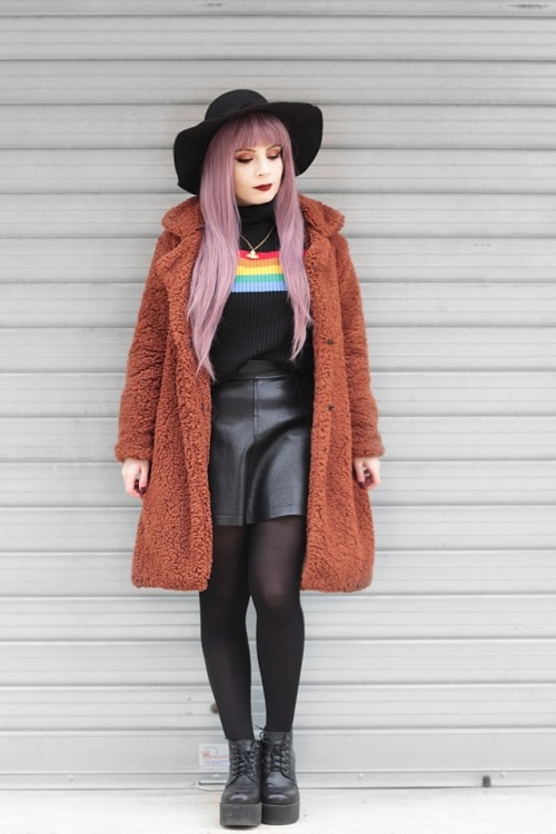 vanillasyndrome: Fake fur coats are my favorite and this one is super soft  get it HERE!More on