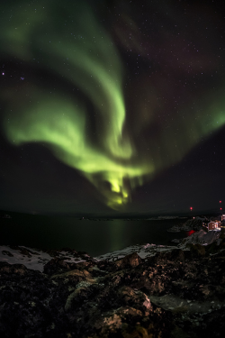 etherealvistas:  Lyset over Qeeqi (Greenland)