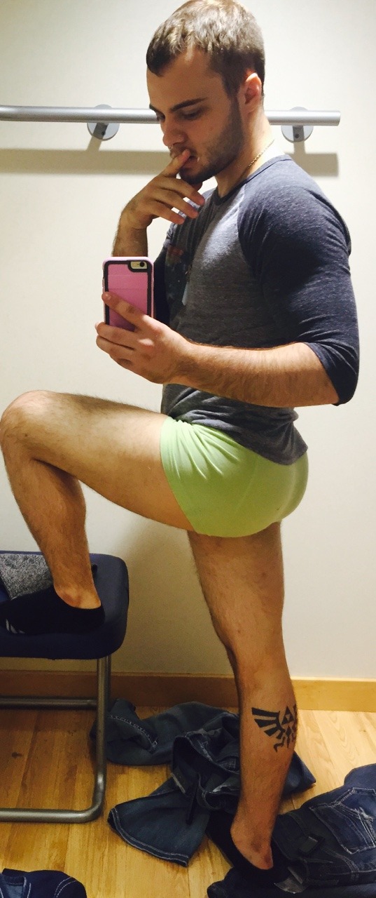 kawaiilley:I honestly can’t be anywhere near a full body mirror without taking