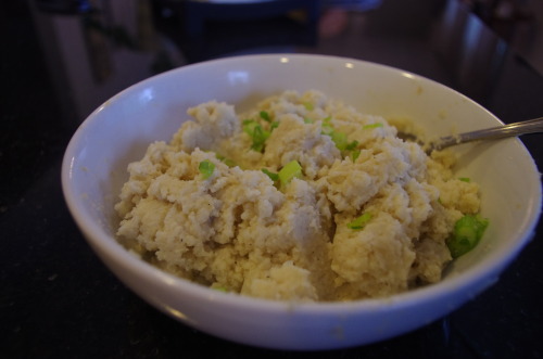 dinner? cauliflower mashed potatoes doesn&rsquo;t it look just like mashed potatoes!! it doesn&a