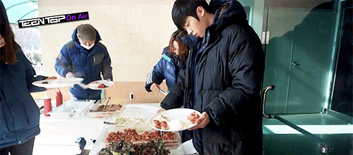  Changjo and food (*´・ｖ・) 