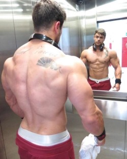 collegenerdtojock:“Am I look too dumb?” Joey actually love his newly enhanced physique, it makes him look manly and of course, it gets him over those bullies. Everyone in the college now always thought that he already been this huge jock since freshman