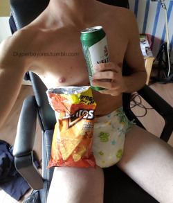 diaperboyares:  Potato chips, beer and a