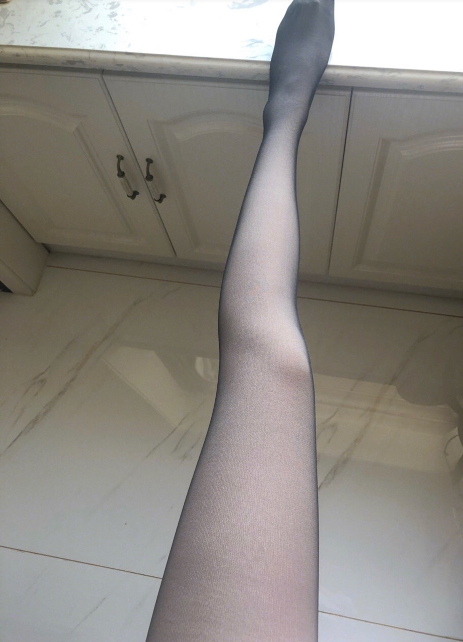 violencesolveseverything:  skinny legs show! Do you like my legs? with black stocking