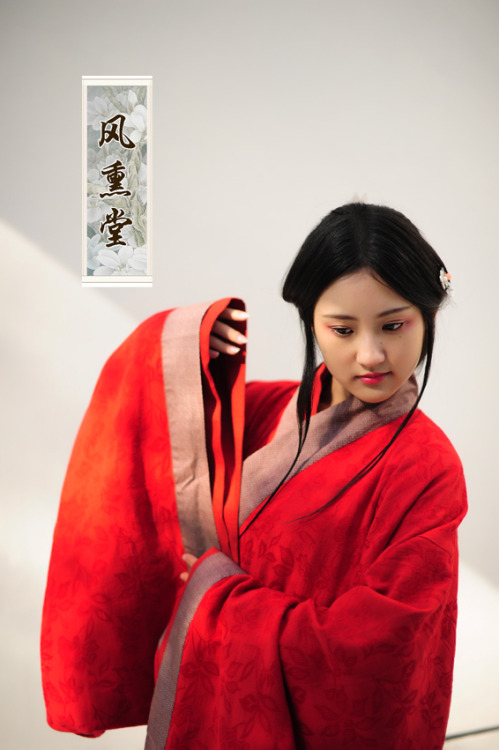 traditional chinese fashion, hanfu. type: quju. 风熏堂