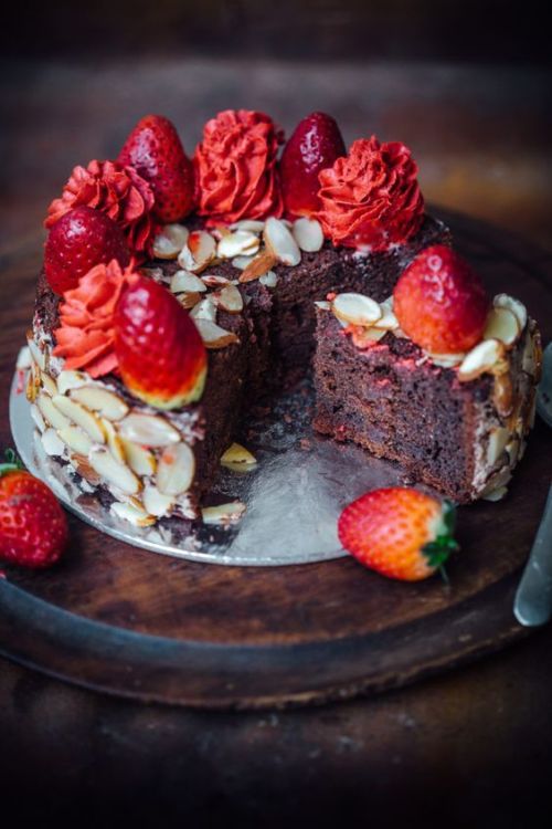 Chocolate, Almond &amp; Strawberry cake
