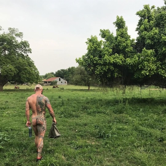 naked-bum-in-the-sun:  