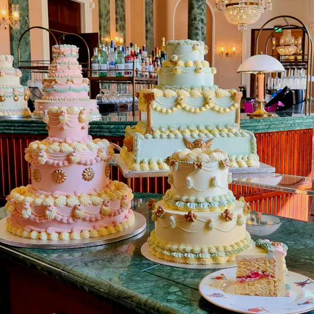 #pink#pastel#Aesthetic#pink aesthetic#pastel aesthetic#pinkcore#food#sweet#dessert#delicious#yummy#nom nom#cooking#baking#baked#cake#Wedding#wedding cake