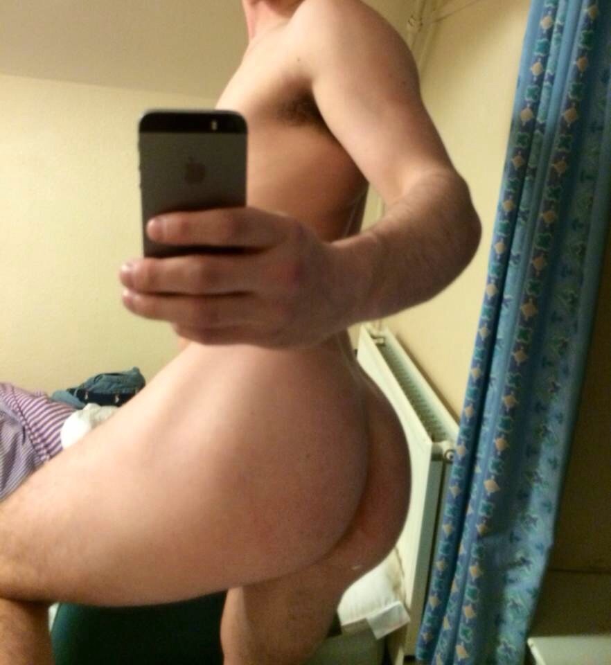 awesome-blogg:  SUMMISSION: A 20 year old big booty white boi from Chicago looking