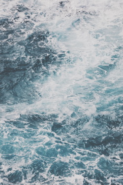 avenuesofinspiration:  Salt Water Waves |