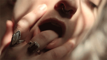 ohvex:  Oh look at that babe montage! So it’s the almost the New Year and in the