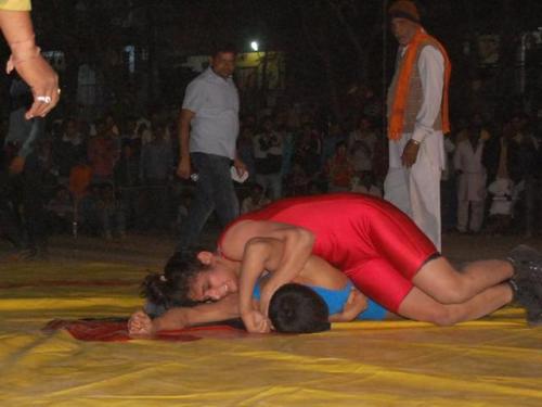 mwbergr8: “Rani Rana,the female wrestler who hails from Gwalior, defeated her male challenger. The s
