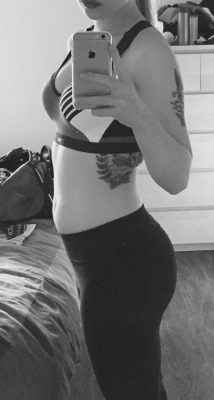 parttimebellybabe:  135 lbs 15 lbs heavier than when I started
