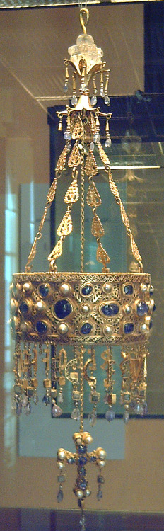 Votive crown of Visigoth king Reccesuinth (d. 672).Source: By Anonymous (Luis García (Zaqarbal), 14 