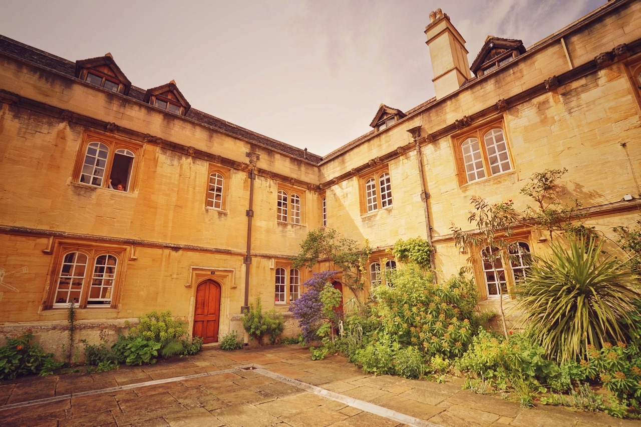 Oxford, England
Campus of Corpus Christi College dating back to medieval times…
🌷