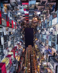 sixpenceee:  Looking up in Hong Kong. (Source)